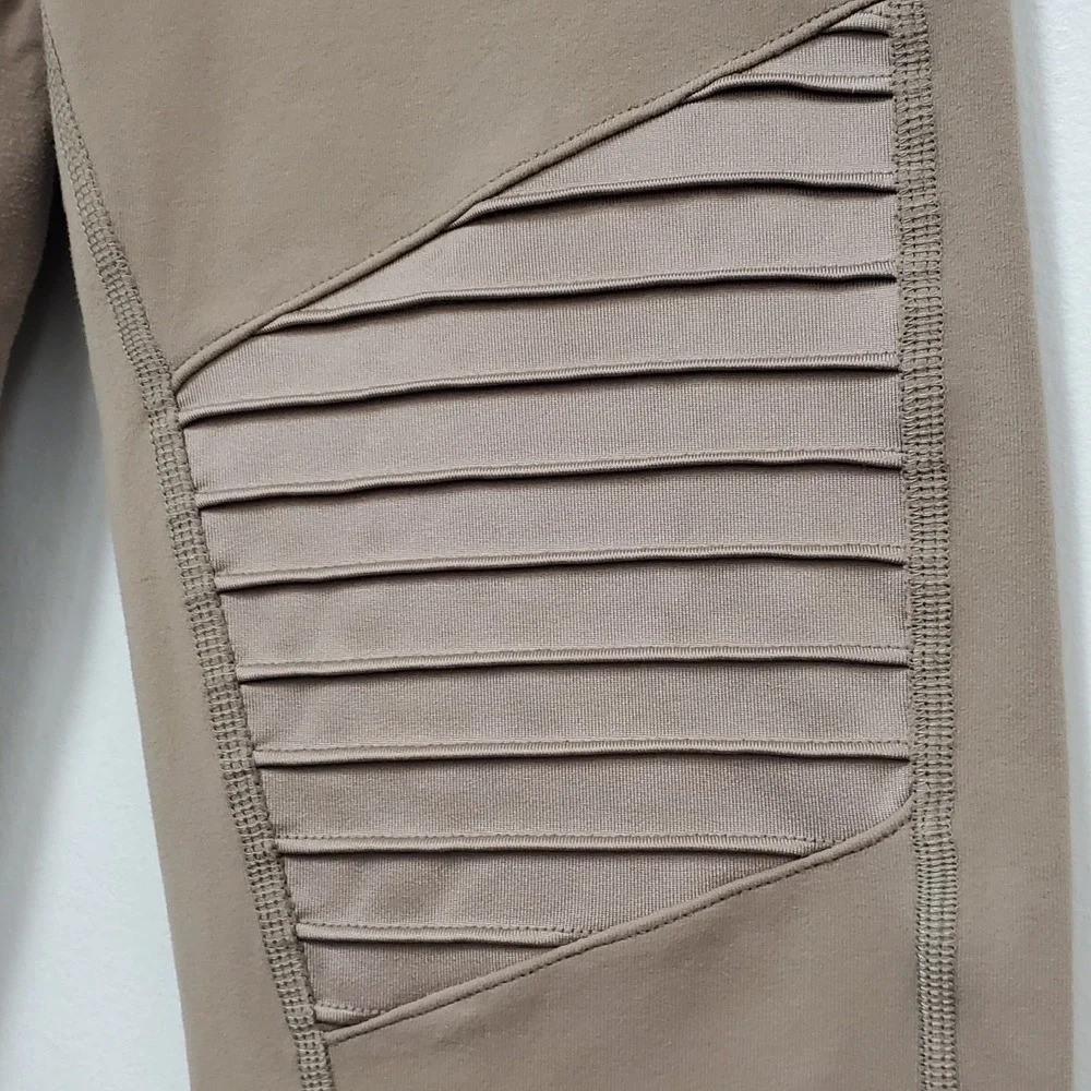 Alo Womens Stacked Pull On Tapered Leggings Size S Beige Low Rise Athletic Gym